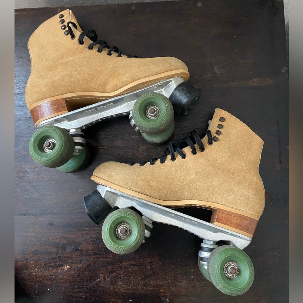 Riedell Tan Suede Roller Skates